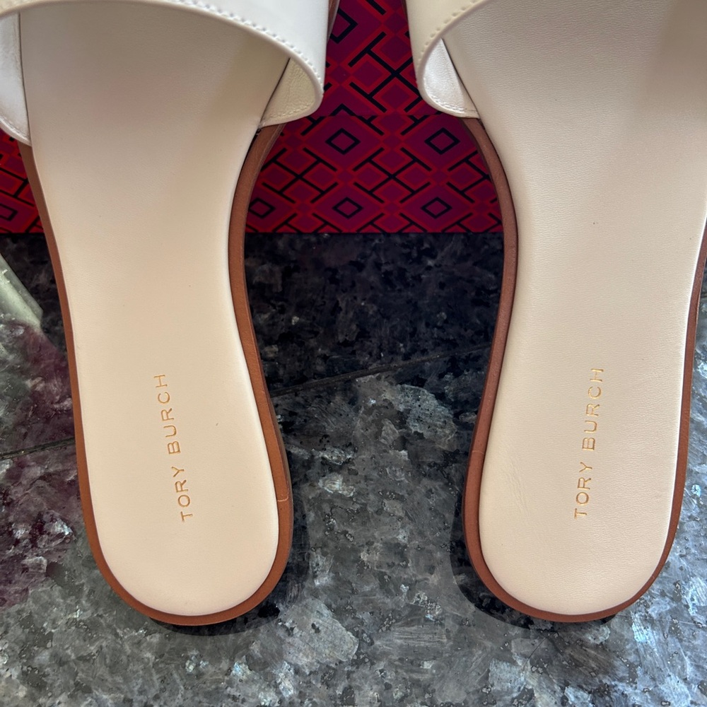 Tory Burch Cream Slide Sandals with Gold Logo 7.5 - Picture 2 of 5